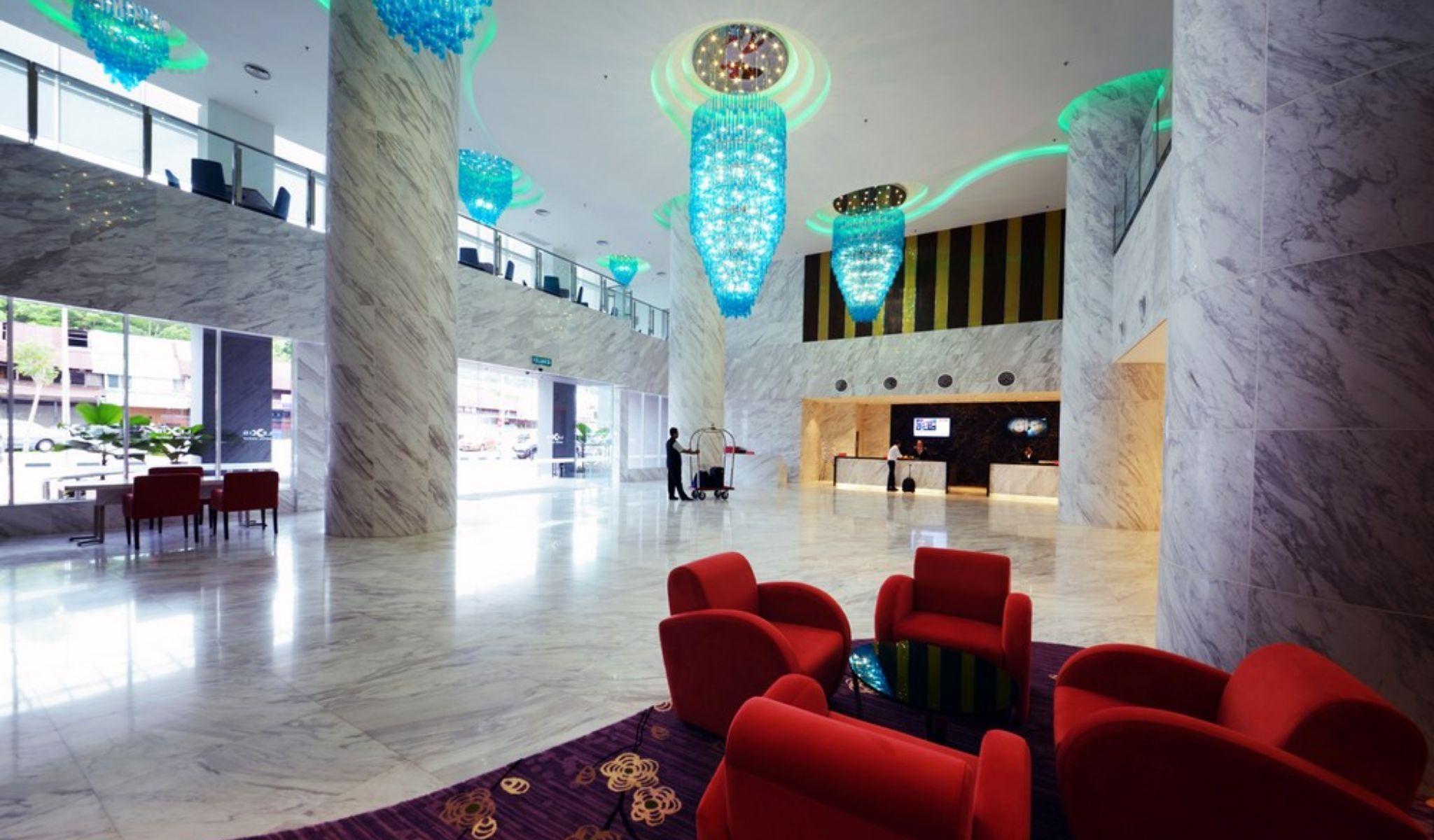 فندق ليكسز سويتس بينانغ بيان ليباس المظهر الخارجي الصورة The lobby of the hotel