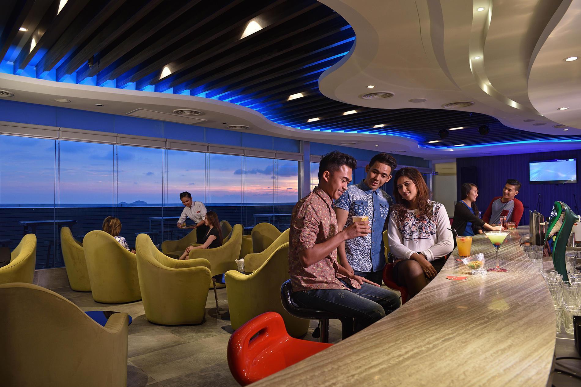 فندق ليكسز سويتس بينانغ بيان ليباس المظهر الخارجي الصورة The Sky Bar
