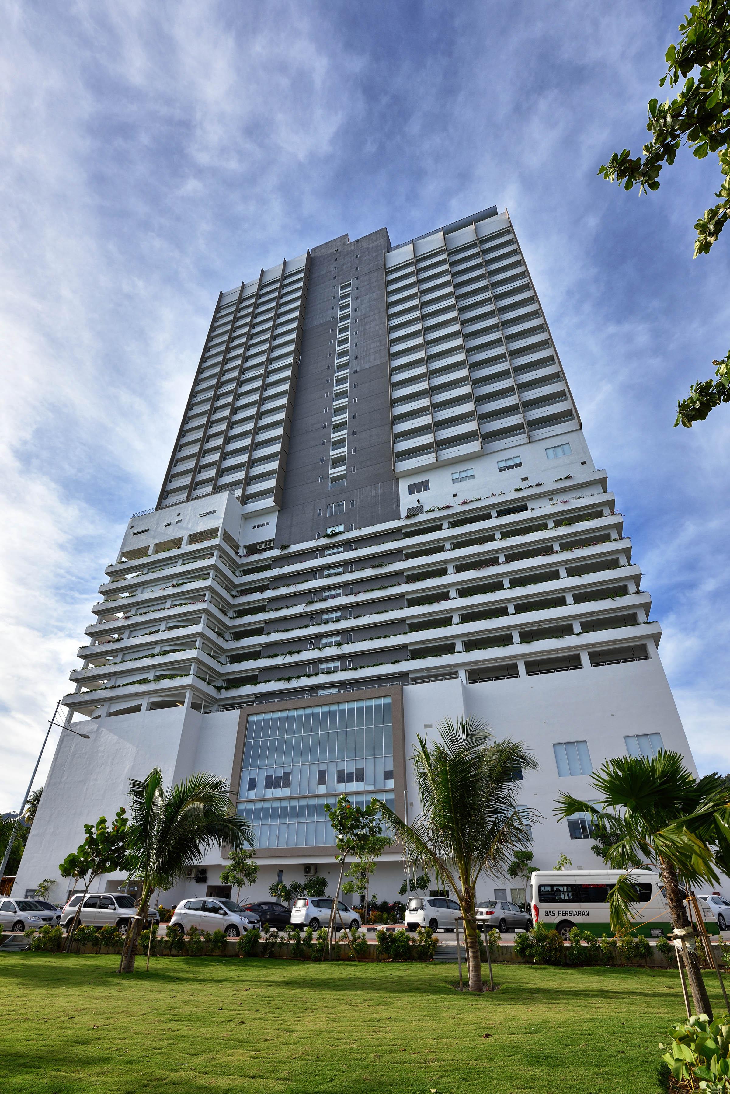فندق ليكسز سويتس بينانغ بيان ليباس المظهر الخارجي الصورة The building in 2019