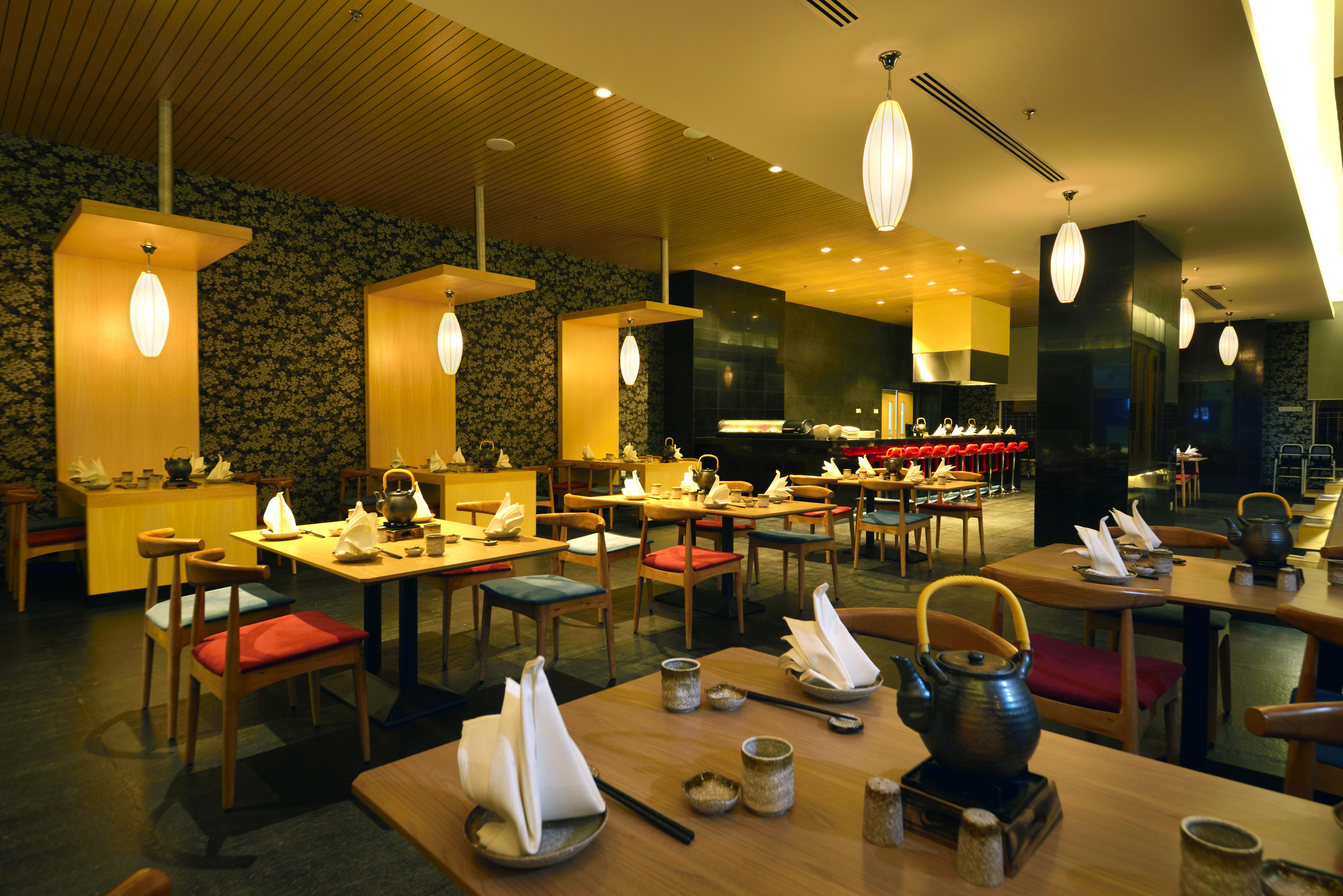 فندق ليكسز سويتس بينانغ بيان ليباس المظهر الخارجي الصورة The interior of a restaurant in Kuala Lumpur, Malaysia