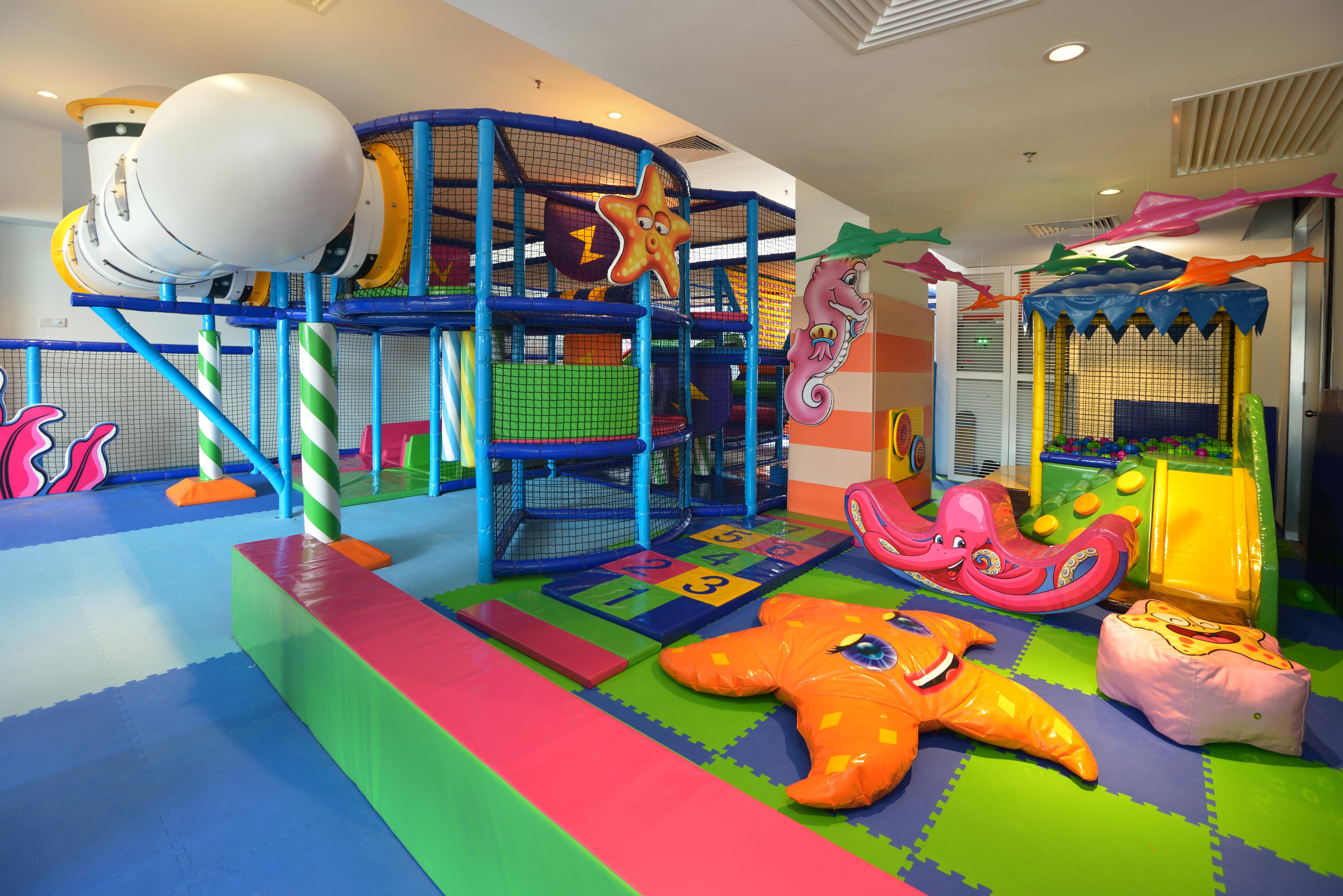 فندق ليكسز سويتس بينانغ بيان ليباس المظهر الخارجي الصورة An indoor playground in the United Arab Emirates