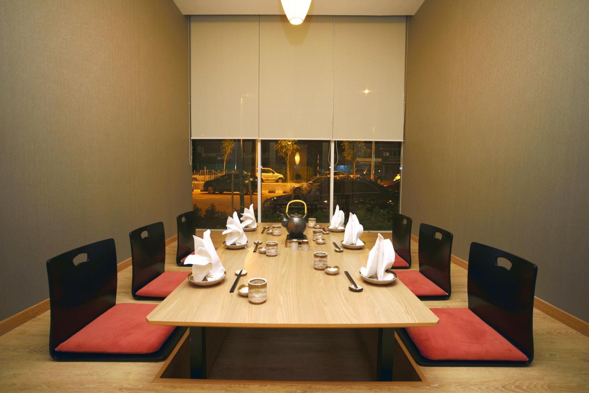 فندق ليكسز سويتس بينانغ بيان ليباس المظهر الخارجي الصورة A traditional Japanese restaurant