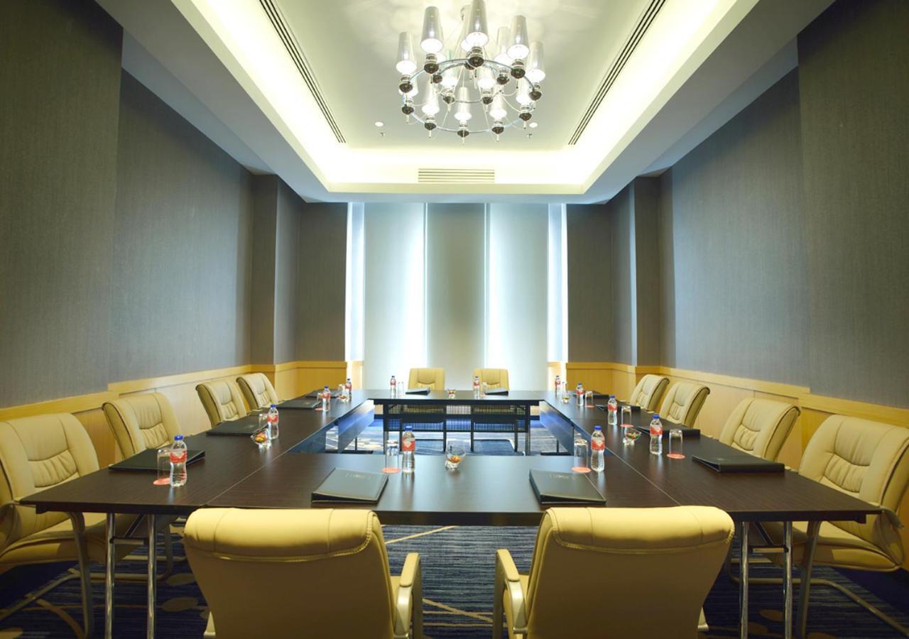فندق ليكسز سويتس بينانغ بيان ليباس المظهر الخارجي الصورة Meeting room