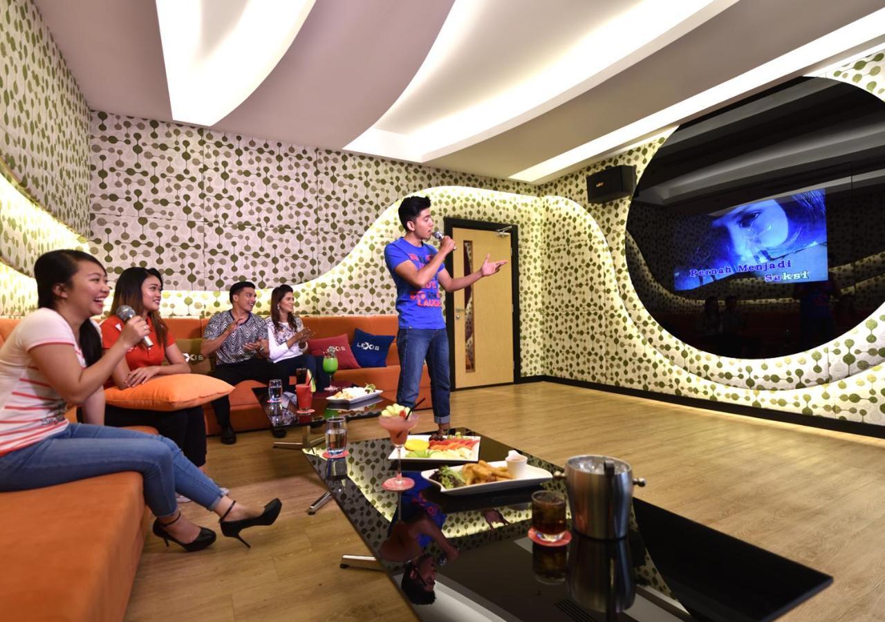 فندق ليكسز سويتس بينانغ بيان ليباس المظهر الخارجي الصورة A karaoke box in Shanghai, China