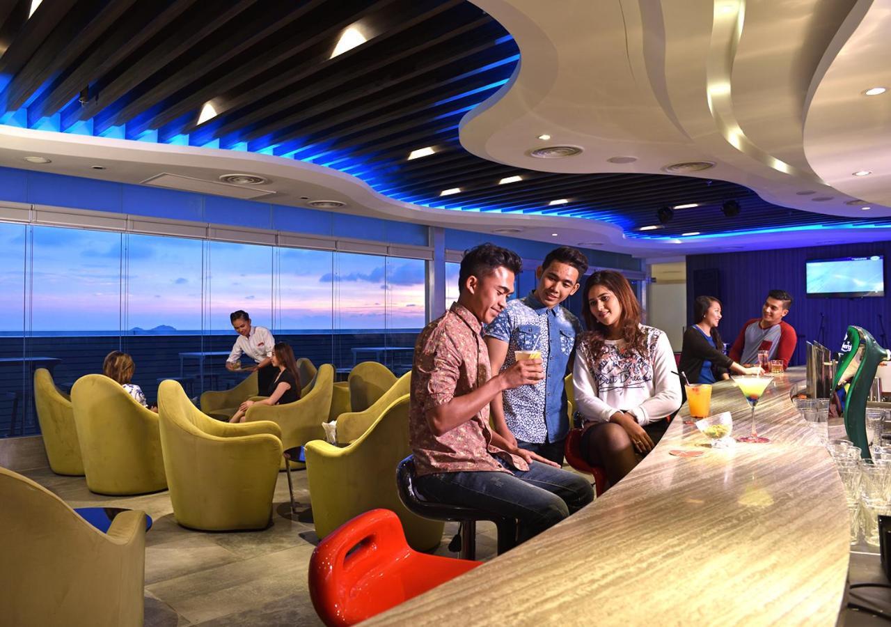 فندق ليكسز سويتس بينانغ بيان ليباس المظهر الخارجي الصورة The lounge at KLIA
